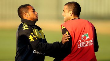 Daniel Alves não concorda com comparações com Robinho: “Não fujo” - Getty Images