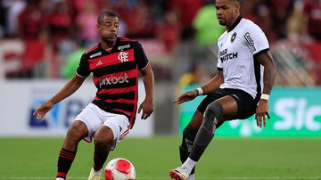 Uruguaio do Flamengo machuca ombro esquerdo no clássico e será reavaliado - Getty Images