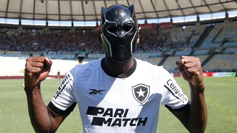 Luiz Henrique explica comemoração no clássico: “Ideia vem de...” - Vitor Silva / Botafogo