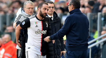 Gonzalo Higuaín e Maurizio Sarri em ação pela Juventus - GettyImages