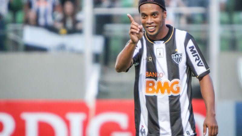 10 'dibres' inesquecíveis de Ronaldinho Gaúcho - UOL Esporte