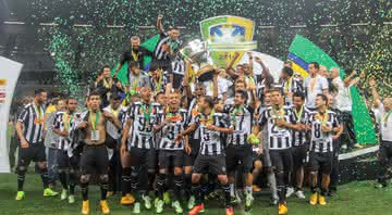Jô está sendo disputado por dois gigantes brasileiros - Bruno Cantini / Agência Galo / Atlético