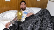 Messi 'dorme' com a taça da Copa do Mundo, e web reage - Instagram