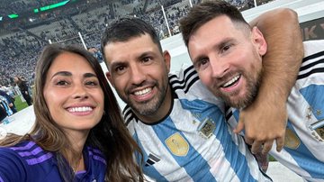 Antonela Roccuzzo festejou com Agüero e Messi dentro do gramado - Reprodução / Instagram