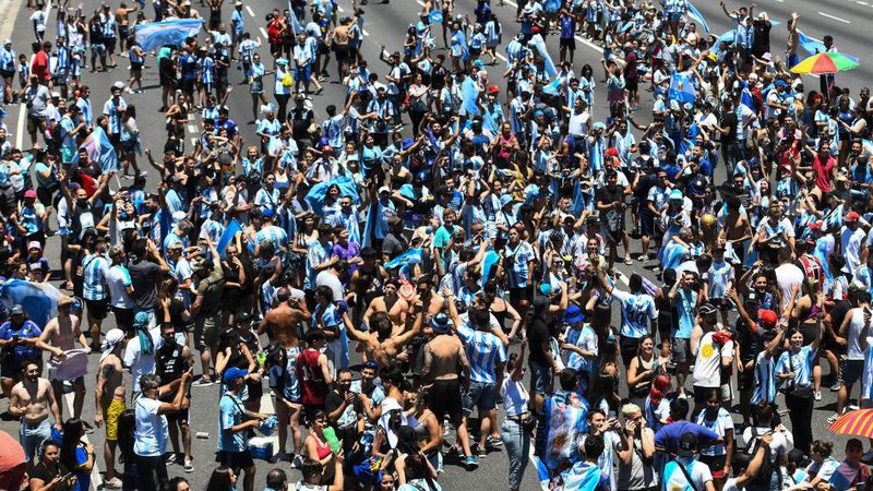 Torcida argentina em festa após o título da Copa do Mundo de 2022 - Getty Images