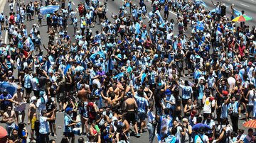 Torcida argentina em festa após o título da Copa do Mundo de 2022 - Getty Images
