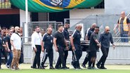 Adeus ao Rei: Edinho e Zé Roberto carregam caixão de Pelé - GettyImages