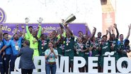 Jogadores levantando a taça de campeão da Copinha - Divulgação/Instagram Palmeiras