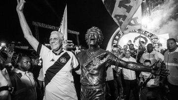 Roberto Dinamite na inauguração de sua estátua em São Januário - Daniel Ramalho/CRVG/Flickr
