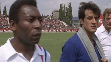Pelé contracenou com Sylvester Stallone no filme "Fuga para a Vitória" - Reprodução