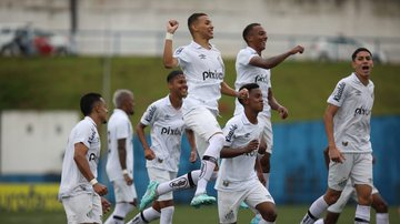 Jogadores do Santos comemoraram os gols imitando o gesto que Pelé fazia - Reprodução/Twitter