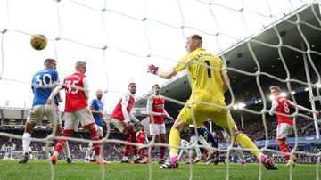 Momento do gol de Tarkowski que deu a vitória para o Everton sobre o Arsenal - Getty Images