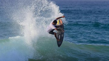Krystian Kymerson é um dos principais surfistas dos país - Ricardo Alves