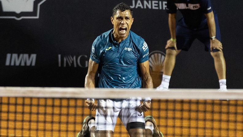 Thiago Monteiro vibrou muito com a vitória no Rio Open - Divulgação/Rio Open