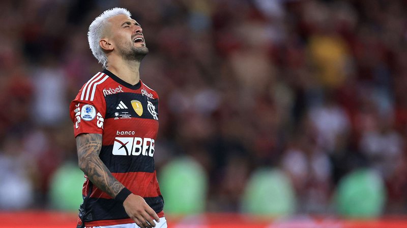 Estudo internacional coloca quatro jogadores do Flamengo e três do