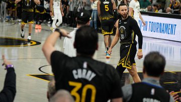 Curry brilhou durante a vitória do Warriors na NBA; Green e Kerr elogiaram o craque - GettyImages