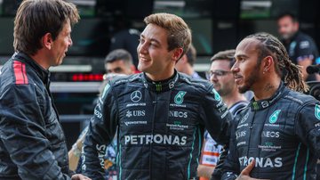 Toto Wolff (esquerda) e Lewis Hamilton (direita) na Mercedes, F1 - Getty Images