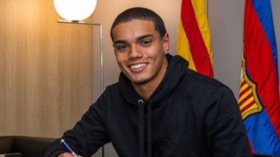 Filho de Ronaldinho assinou com o Barcelona nesta quinta-feira - Instagram/João Mendes