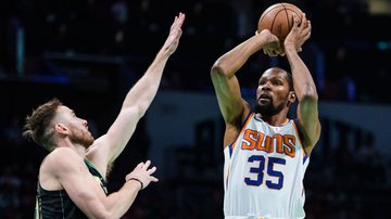 Kevin Durant abriu o jogo sobre estreia no Suns durante jogo da NBA - GettyImages