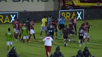 O jogo entre Sergipe x Botafogo foi classicado como um verdadeiro "escândalo" - SporTV