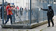 Policiais impediram que a torcida do Liverpool entrasse no estádio - Getty Images
