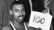 Wilt Chamberlain é o recordista de pontos em um único jogo da NBA até hoje - AP Photo/Paul Vathis