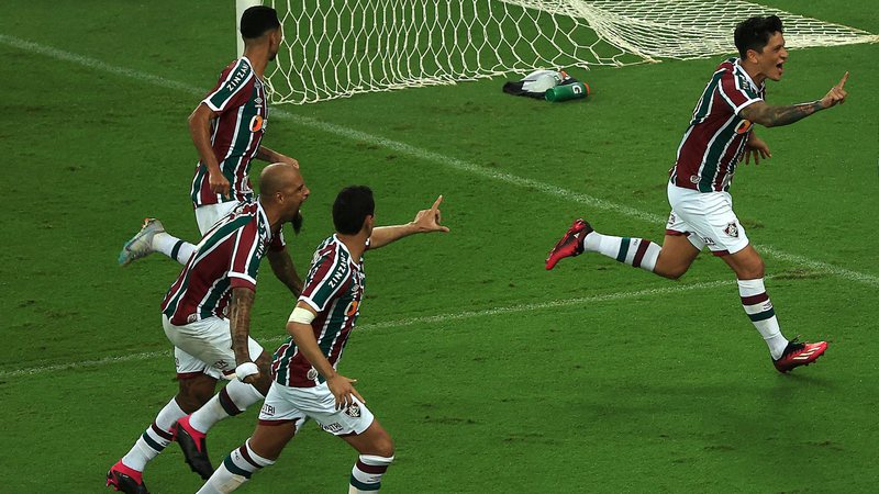 Flamengo vence Fluminense no primeiro jogo da final do Carioca
