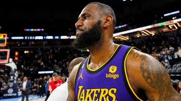 LeBron James foi um dos principais nomes dos Lakers durante a vitória contra os Grizzlies - GettyImages