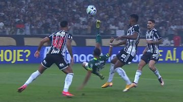 Rony quase marcou um lindo gol na partida entre Atlético-MG e Palmeiras - Reprodução/Premiere FC