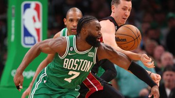 Celtics e Heat se enfrentaram pela final da conferência leste, e Jaylen Brown não conseguiu evitar a derrota do Boston - GettyImages