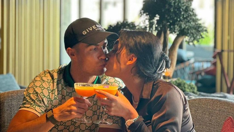 Cristiano Ronaldo escolheu uma foto com Georgina Rodriguez para comentar o assunto - Reprodução / Instagram
