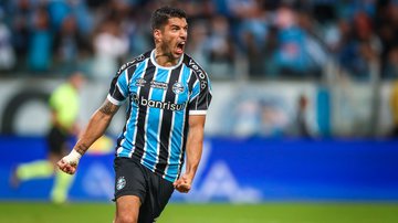 Suárez marca golaço no Gre-Nal e leva torcedores à loucura; veja - Lucas Uebel / Grêmio