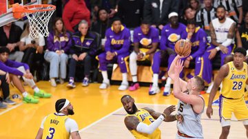 Nikola Jokic chamou a responsabilidade contra os Lakers e deixou LeBron James sem palavras - GettyImages