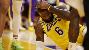 LeBron James abriu o jogo sobre a possibilidade de se aposentar após derrota dos Lakers para Nuggets - GettyImages