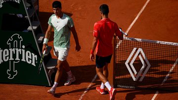 Após eliminação em Roland Garros, Alcaraz manda recado para Djokovic - Getty Images