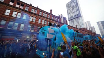 Manchester City desfila em carro aberto - Reuters by Molly Darlington