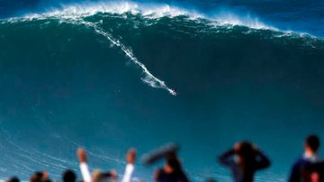Surfistas de ondas gigantes de desafiam em Nazaré - Divulgação