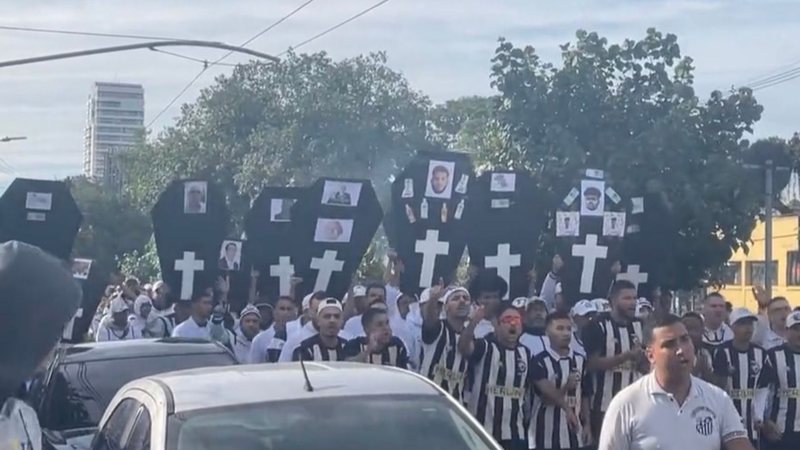 Torcida do Santos protesta em frente ao CT Rei Pelé - Reprodução/Twitter
