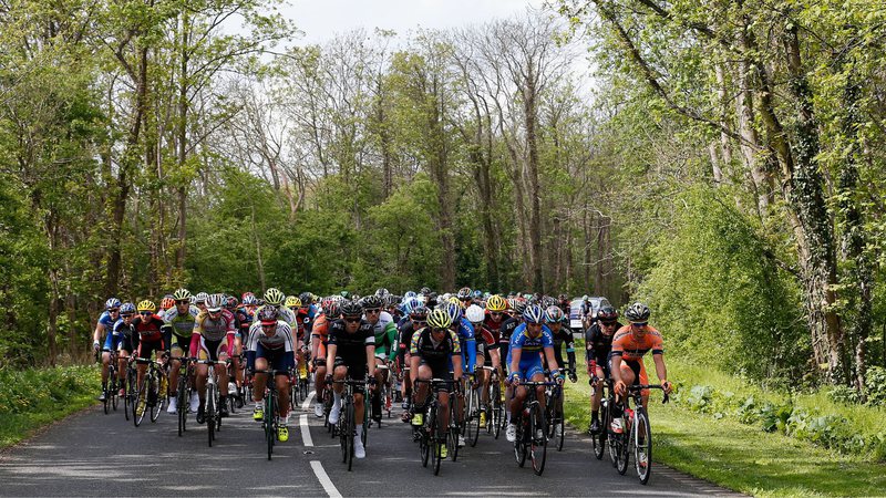 Tour de France: 30 ciclistas se envolvem em acidente causado por fã - Getty Images