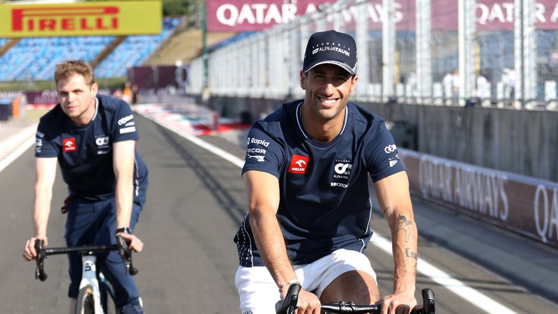 Daniel Ricciardo (à direita) antes do GP da Hungria 2023 - Getty Images