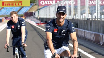 Daniel Ricciardo (à direita) antes do GP da Hungria 2023 - Getty Images