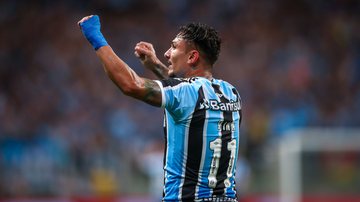 Grêmio: Vina chama atenção de clube árabe e pode deixar o clube - Lucas Uebel / Grêmio