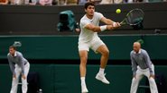 Carlos Alcaraz não teve qualquer tipo de problema para vencer Jeremy Chardy na sua estreia em Wimbledon - Reuters - ANDREW COULDRIDGE