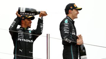 Lewis Hamilton e George Russell, pilotos da Mercedes - Getty Images