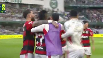 Flamengo vence Coritiba no Brasileirão - Reprodução Premiere