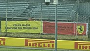 Torcedores estendem faixa em apoio a Felipe Massa - Foto: Reprodução