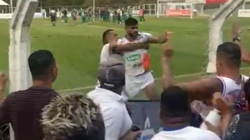 Luan, ex-Palmeiras, se envolve em confusão com torcedores do Betim - Reprodução/ Redes sociais