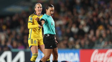 Após ser eliminada pela Espanha, a seleção da Suécia reclama bastante de árbitra brasileira Edina Alves Batista, que comandou a partida válida pela semifinal da Copa - GettyImages