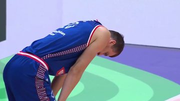 Boriša Simanić acabou levando a pior com a camisa da Sérvia - Reprodução / Twitter