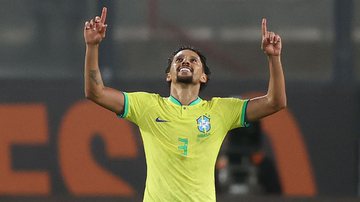 Com gol contra o Peru, Marquinhos iguala marca como “zagueiro artilheiro” - Vitor Silva / CBF